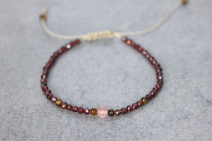 Bracelet perles grenat, œil de tigre et quartz rose