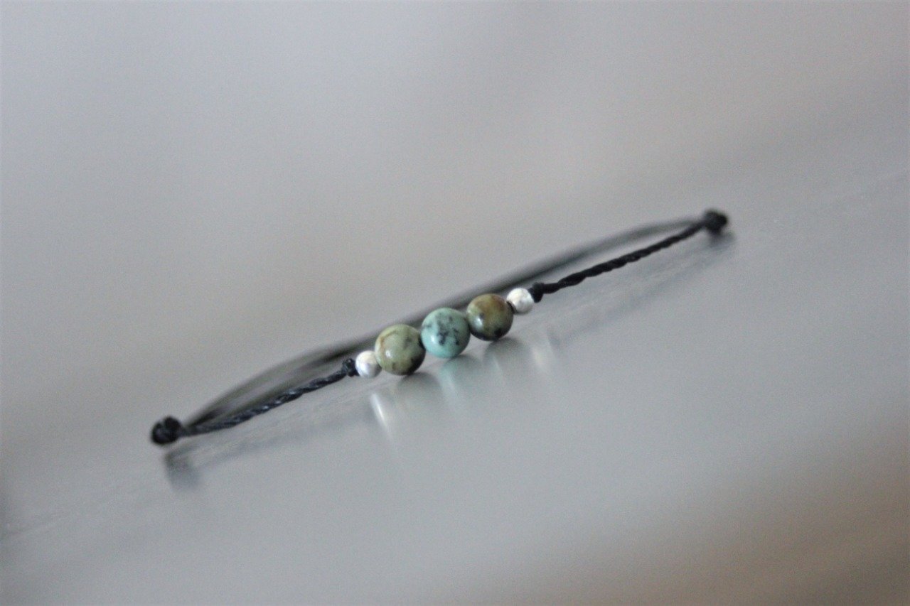 Bracelet cordon 3 perles turquoise africaine et argent massif