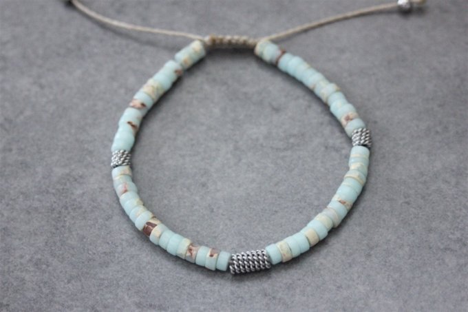 Bracelet perles heishi en jaspe impérial et tubes barbelé acier inoxydable
