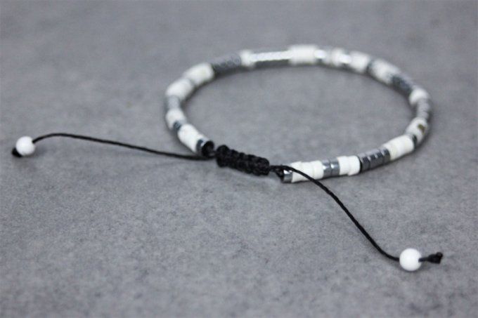 Bracelet perles heishi en howlite blanche et hématite argentée