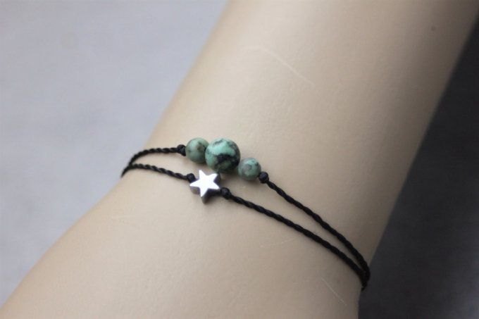 Bracelet cordon perles en turquoise africaine, étoile hématite et perles acier