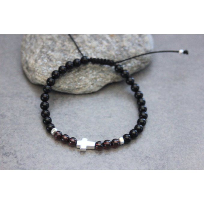 Bracelet perles onyx, perles grenat et croix argent massif 925