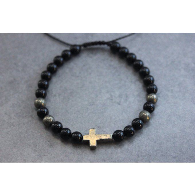 Bracelet perles onyx et pyrite avec croix en pyrite 