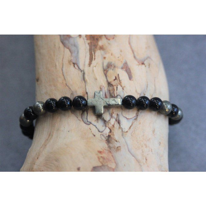 Bracelet perles onyx et pyrite avec croix en pyrite 