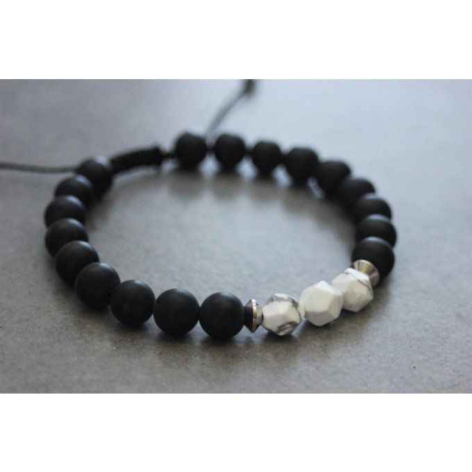 Bracelet en perles onyx mat, howlite blanche et acier inoxydable