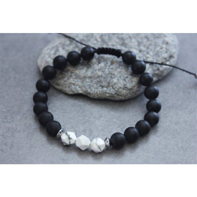 Bracelet en perles onyx mat, howlite blanche et acier inoxydable