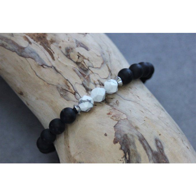 Bracelet en perles onyx mat, howlite blanche et acier inoxydable