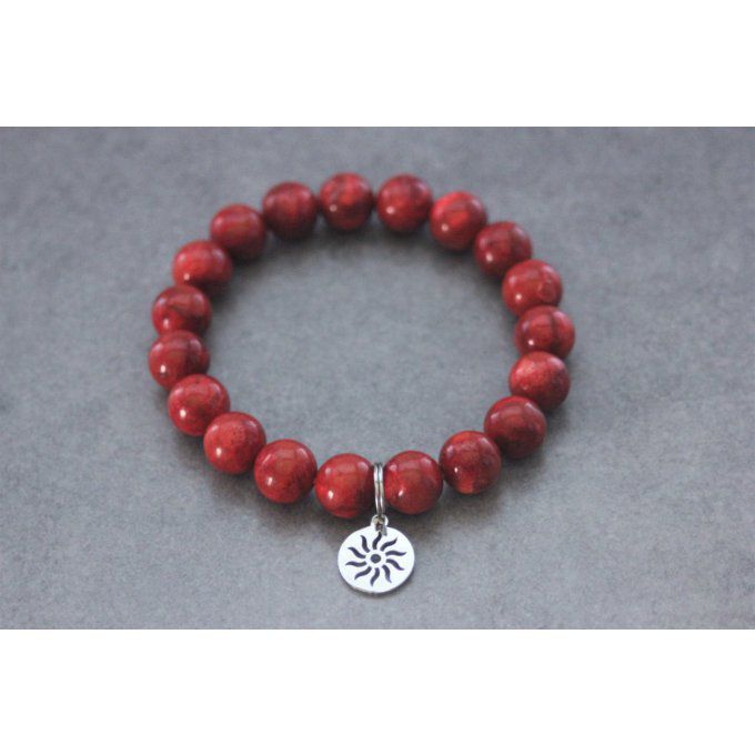 Bracelet perles corail rouge et breloque soleil en acier inoxydable