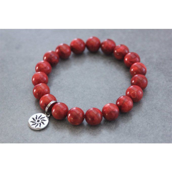 Bracelet perles corail rouge et breloque soleil en acier inoxydable