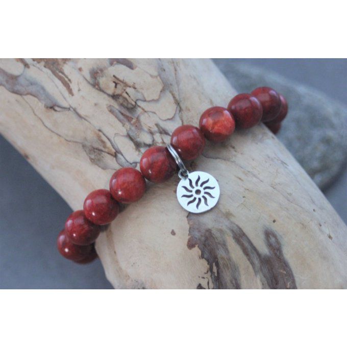 Bracelet perles corail rouge et breloque soleil en acier inoxydable